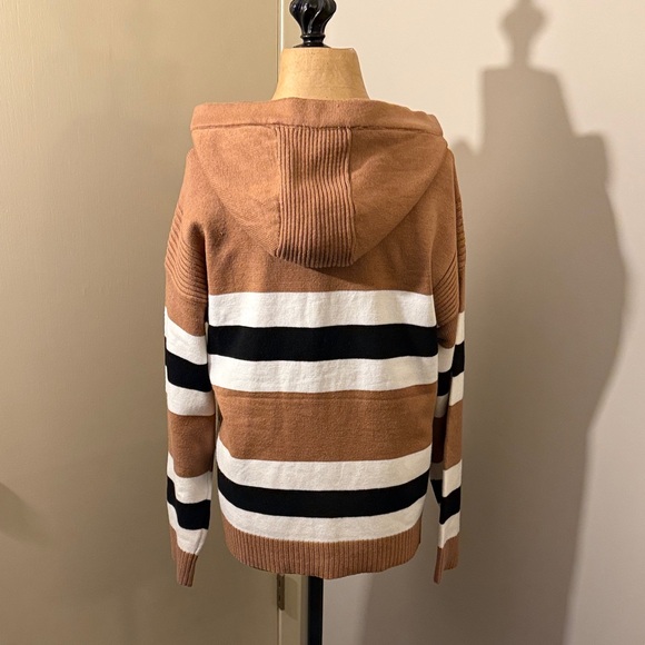 Design History Tan and White Knit Hoodie - Picture 4 of 7
